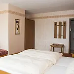 Gaestehaus Loehnert Gmbh אורחן